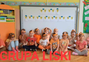 Dzieci sziedzą w grupie, która nazywa się Liski.