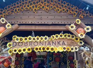 Wejście do mini zoo w Dobroniance.