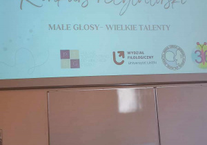 Napis "Konkurs recytatorski 'Małe głosy - wielkie talenty".