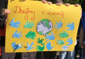 Plakat wykonany przez dzieci - Dbajmy o Ziemię.