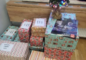 Spakowane 11 kartonów w miejscu zbiórki, dla Rodziny Pani Ani.