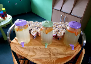 Popcorn wraz zlemoniadą.