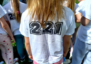 Dzieci z PM 221 biorące udział w Biegu Piknikowym zorganizowanym przez Fundację Waldiego Serce na Dłoni w Park Podolskiego.