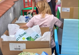 Stanowisko "Magic box" na pikniku przedszkolnym.