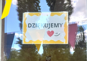 Napis "Dziękujemy" dla Darczyńców.