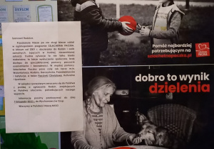 Na zdjęciu widać plakat z programu ogólnopolskiego "Szlachetna Paczka" wraz z informacją dla Rodziców.